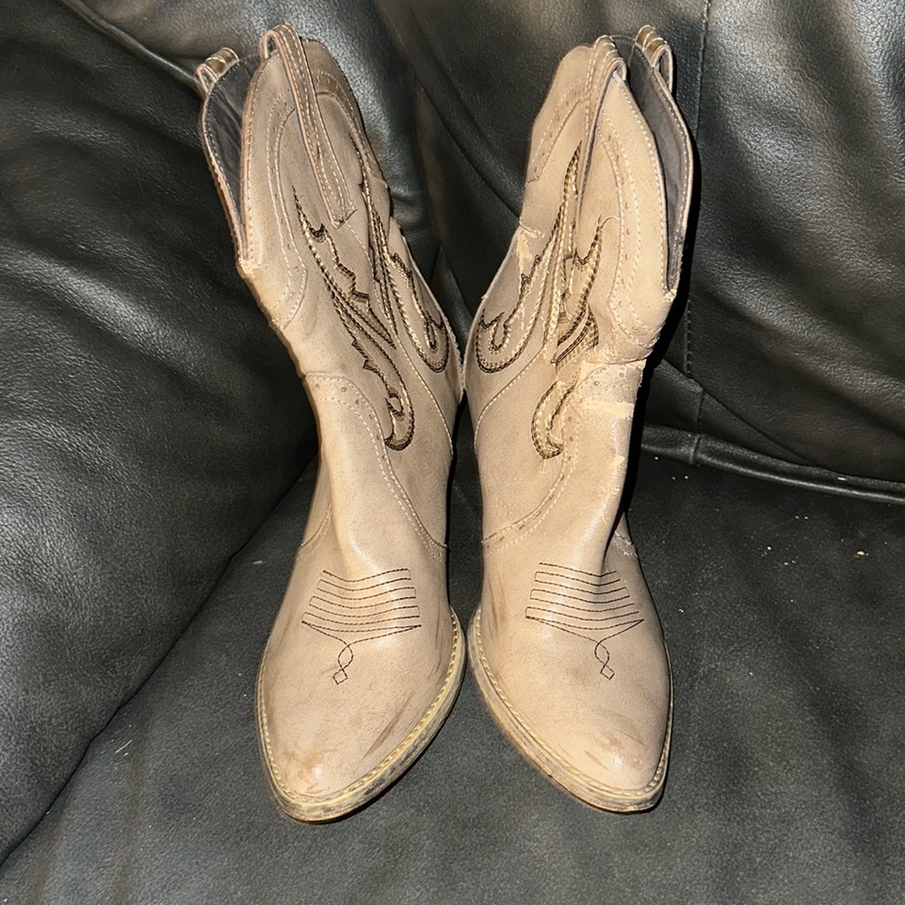 Women’s Size 10 Cowboy Boots Used